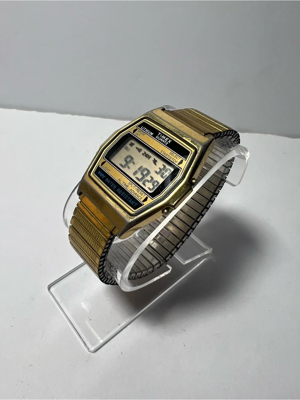 (623)VintageTimex Gold-Tone Digital Quartz Watch with Stretch Bracelet